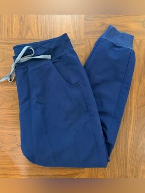 FIGS Women’s Zamora Scrub Pants Joggers in Navy Size Medium
